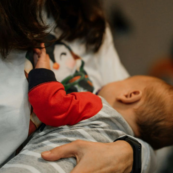 Illustrative image for Essential Oils and Breastfeeding: What’s Safe and What to Avoid