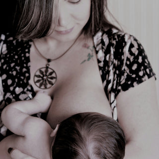 Essential Oils and Breastfeeding: What’s Safe and What to Avoid
